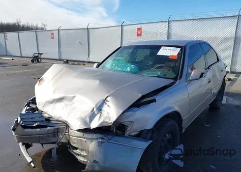 2001 Toyota Camry Ce z USA, uszkodzony, nr VIN 4T1BG22K71U118924